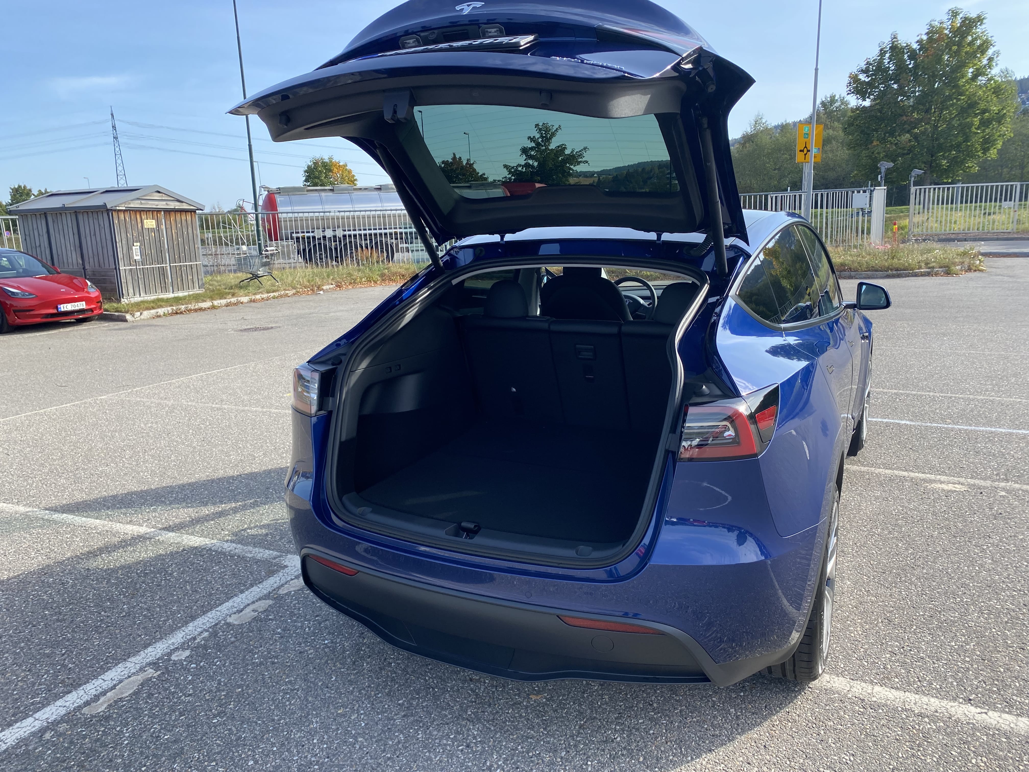 Tesla Model Y med Cruisekontroll