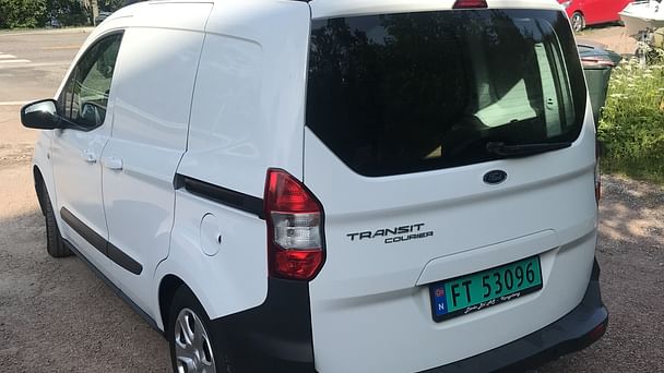 Ford Transit Courier Varebil med Vinterdekk
