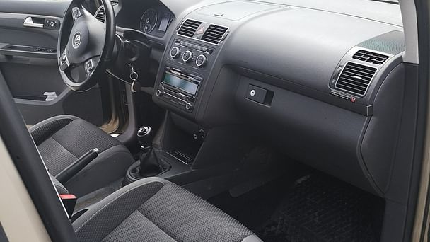 Volkswagen Touran med Skistativ