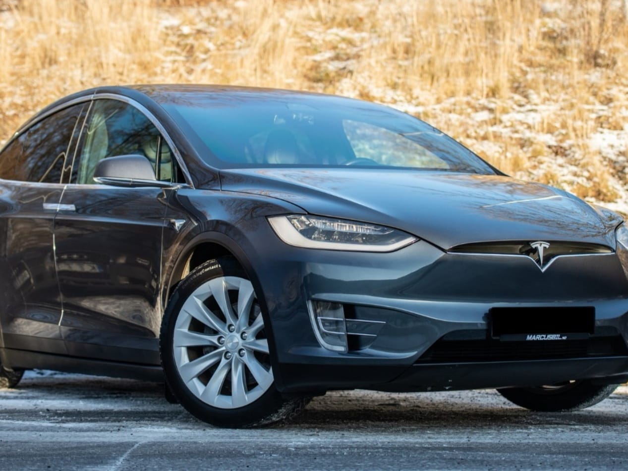 Tesla Model X med GPS