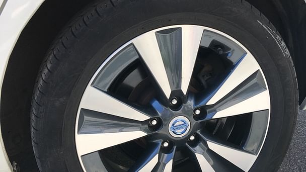 Nissan Leaf med Lydinngang