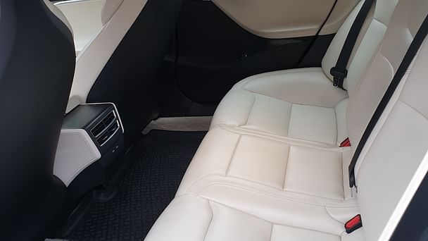 Tesla Model S 75D med Vinterdekk