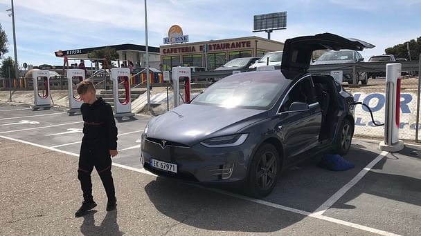 Tesla Model X med Tilhengerfeste