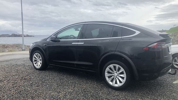 Tesla Model X med Vinterdekk
