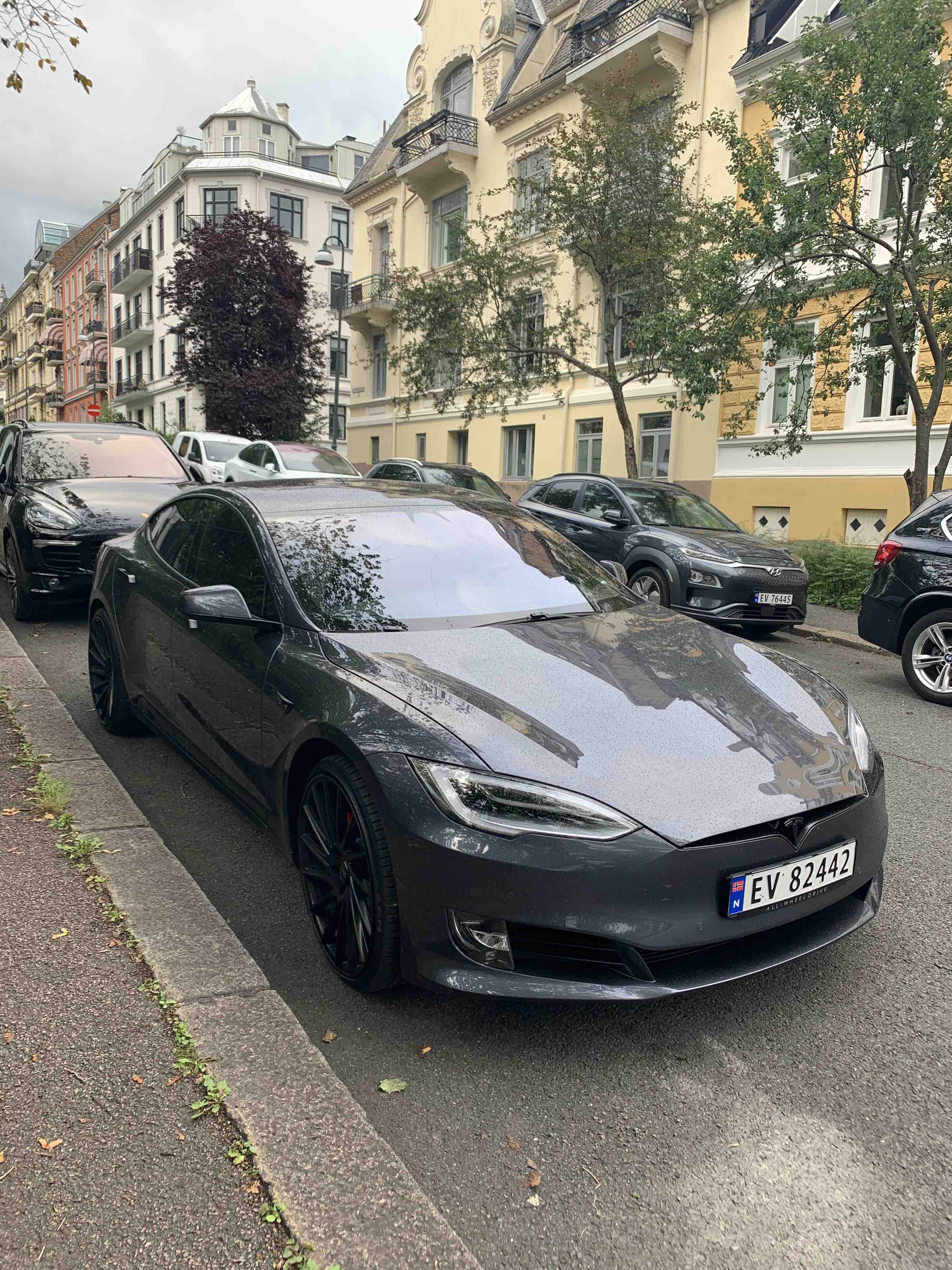 Tesla Model S med Lydinngang