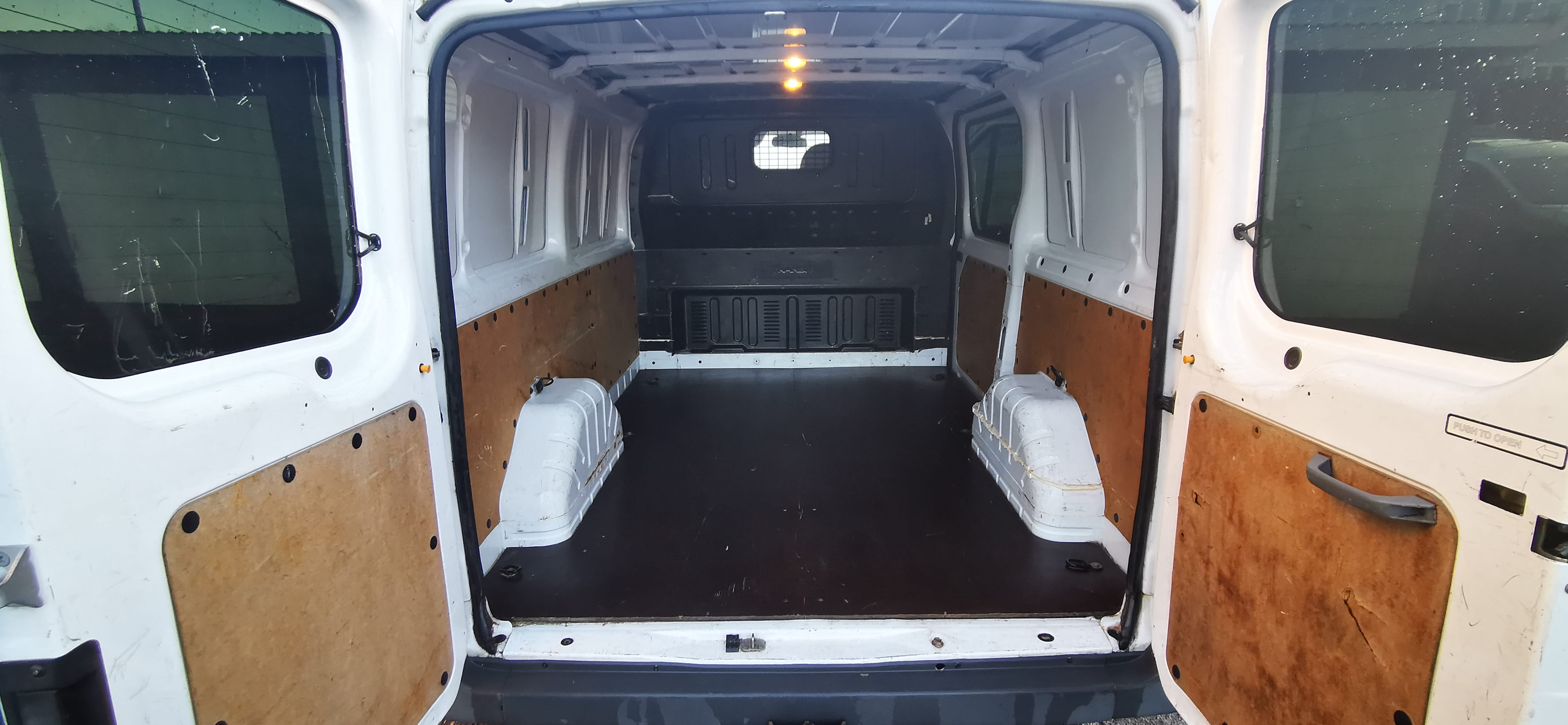 Ford Transit Connect Flyttebil med Lydinngang
