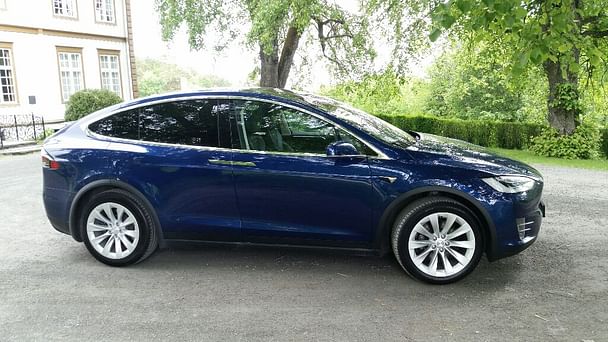 Tesla Model X med Tilhengerfeste