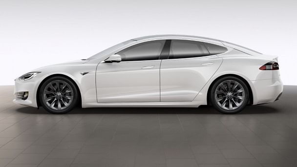 Tesla Model S med Lydinngang