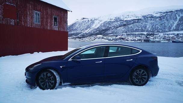 Tesla Model 3 med Lydinngang