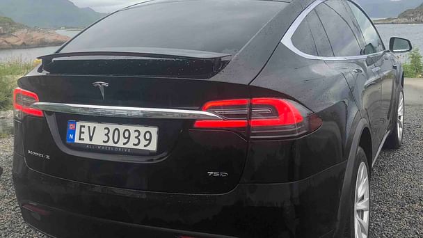 Tesla Model X med Tilhengerfeste