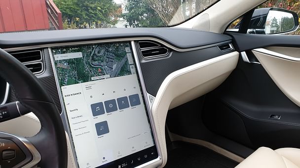 Tesla Model S 75D med GPS