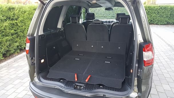 Ford Galaxy med Skistativ