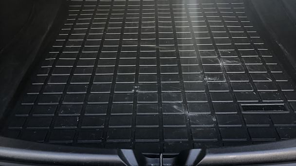 Tesla Model 3 med Lydinngang
