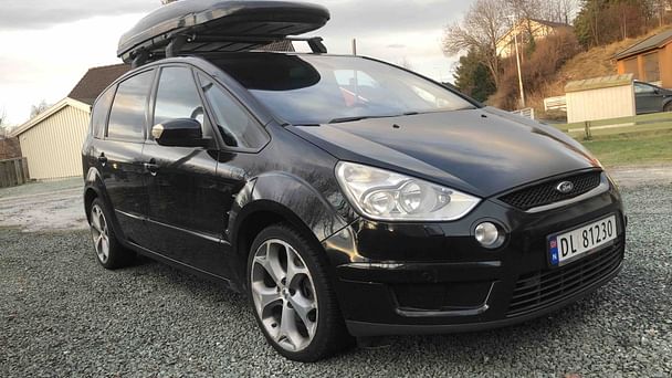 Ford S-Max med Skistativ