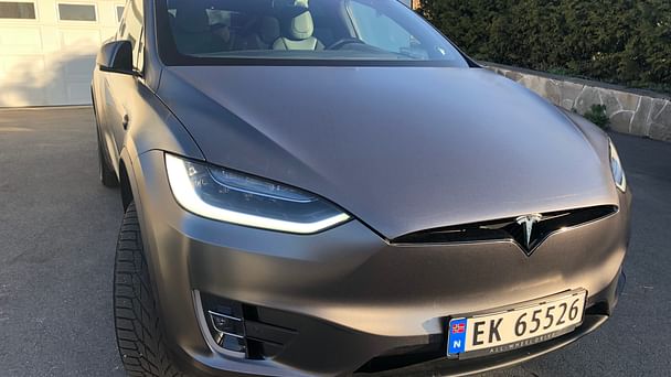 Tesla Model X med Sykkelstativ
