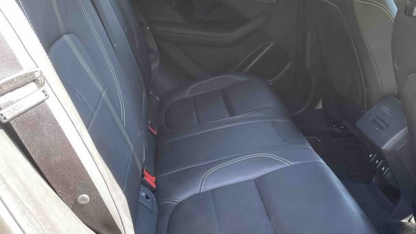 Jaguar F-Pace med Skistativ