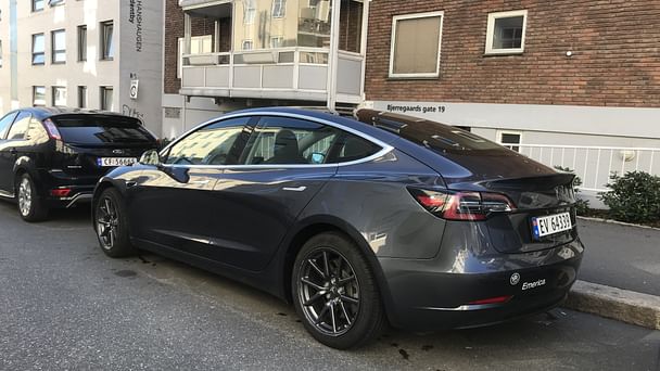 Tesla Model 3 med GPS