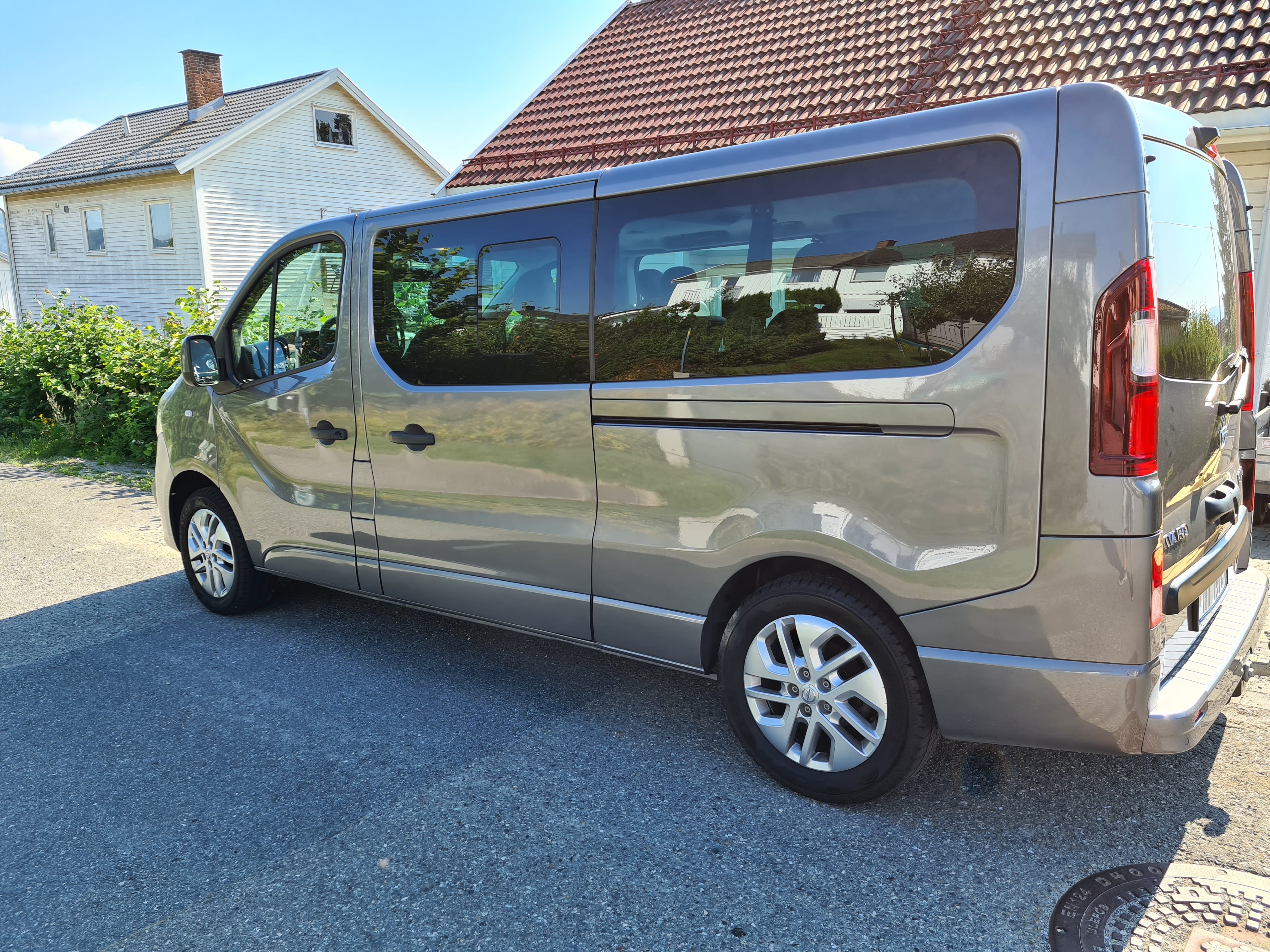 Opel Vivaro Minibuss med Cruisekontroll