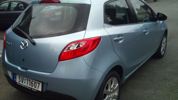 Mazda 2 med Lydinngang
