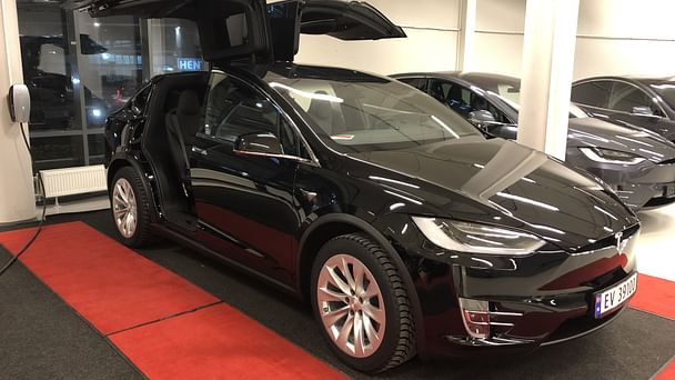 Tesla Model X med GPS
