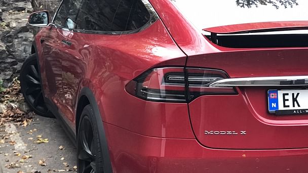 Tesla Model X med GPS