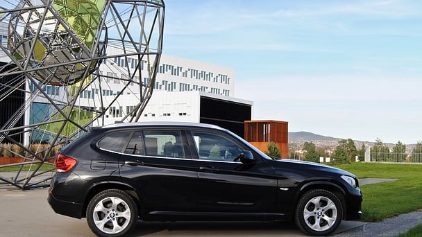BMW X1 med Lydinngang