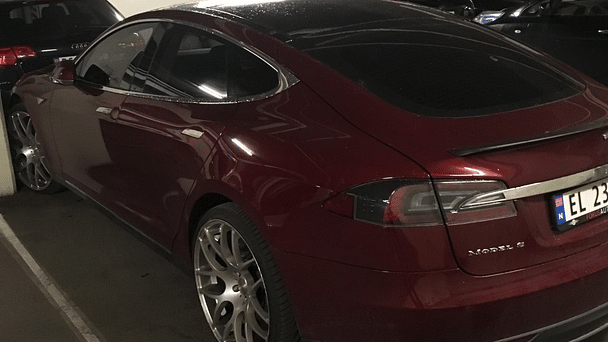 Tesla Model S med Vinterdekk