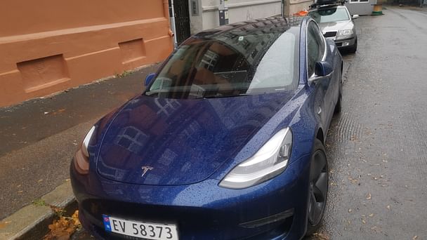 Tesla Model 3 med GPS