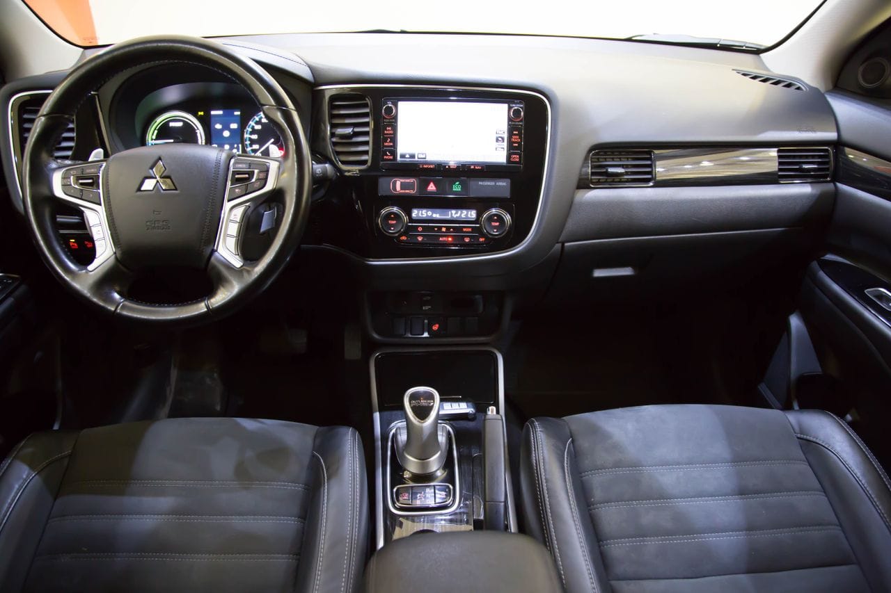 Mitsubishi Outlander PHEV med GPS