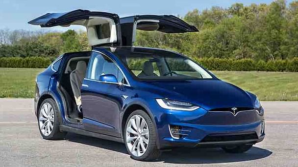 Tesla Model X med Cruisekontroll