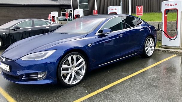 Tesla Model S med Vinterdekk