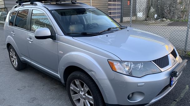 Mitsubishi Outlander med Lydinngang