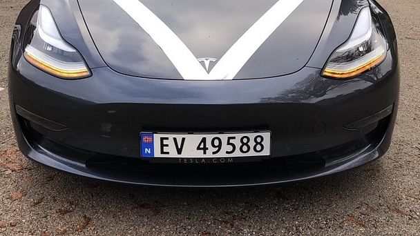 Tesla Model 3 med Lydinngang
