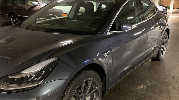 Tesla Model 3 med GPS