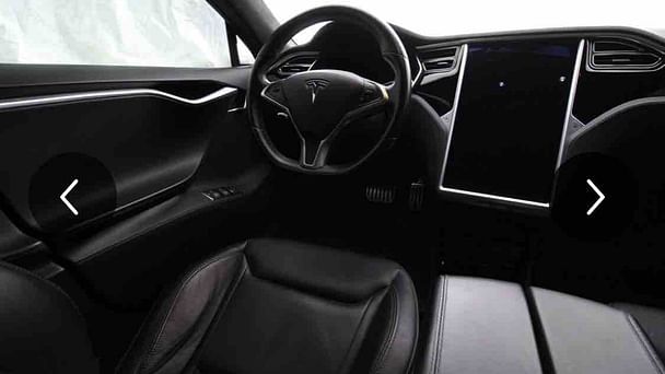 Tesla Model S med Lydinngang