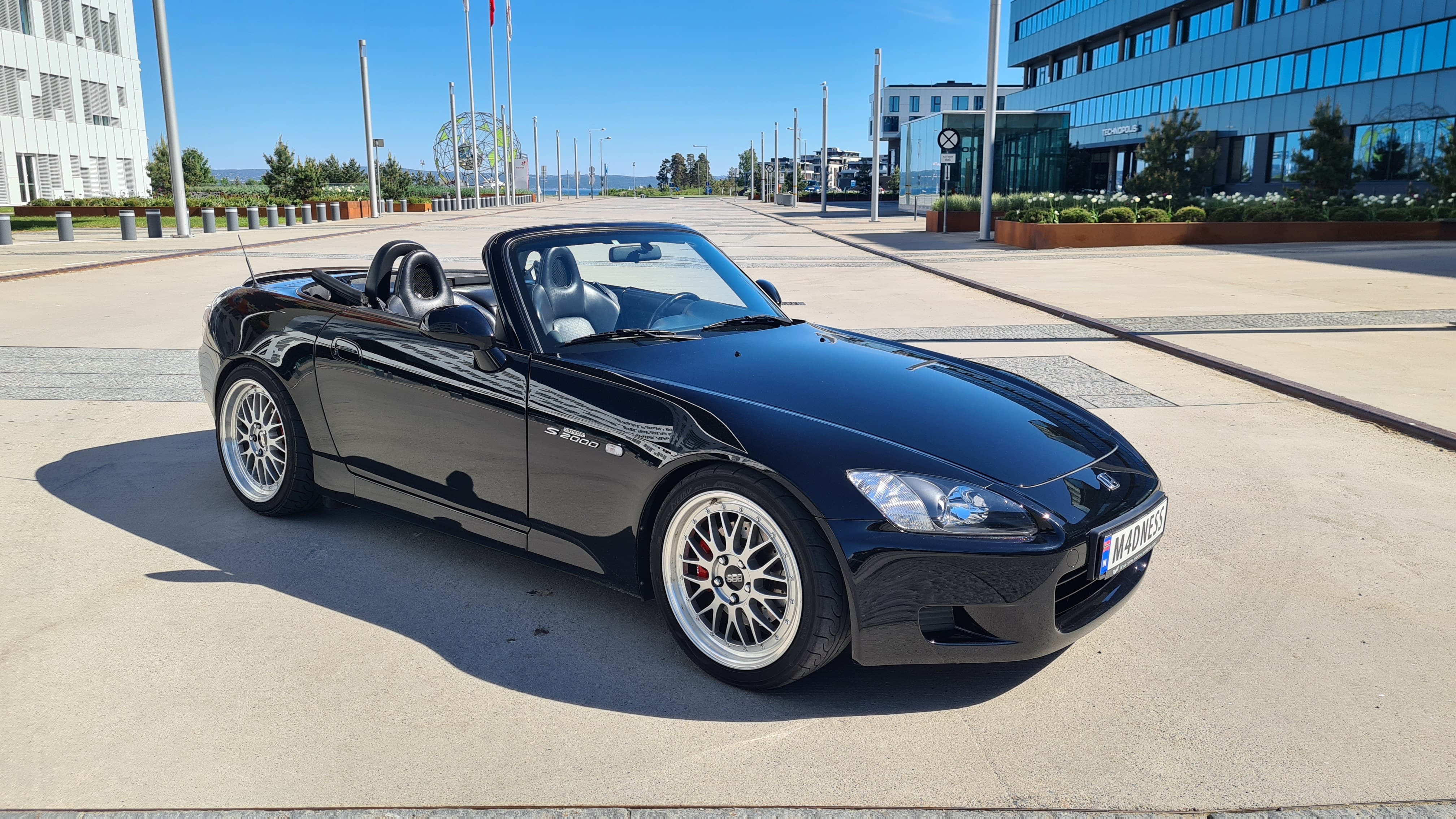 Honda S2000 with Bluetooth audio