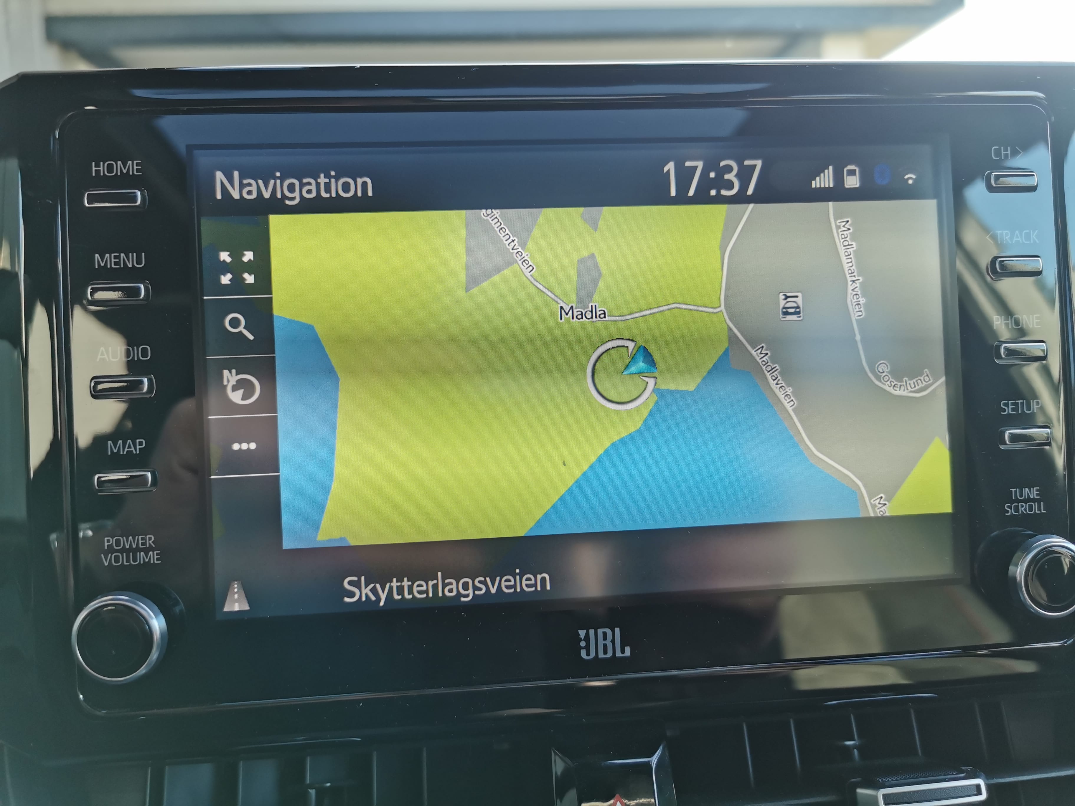 Toyota Corolla 2.0 l bensin hybrid with USB charging ports
