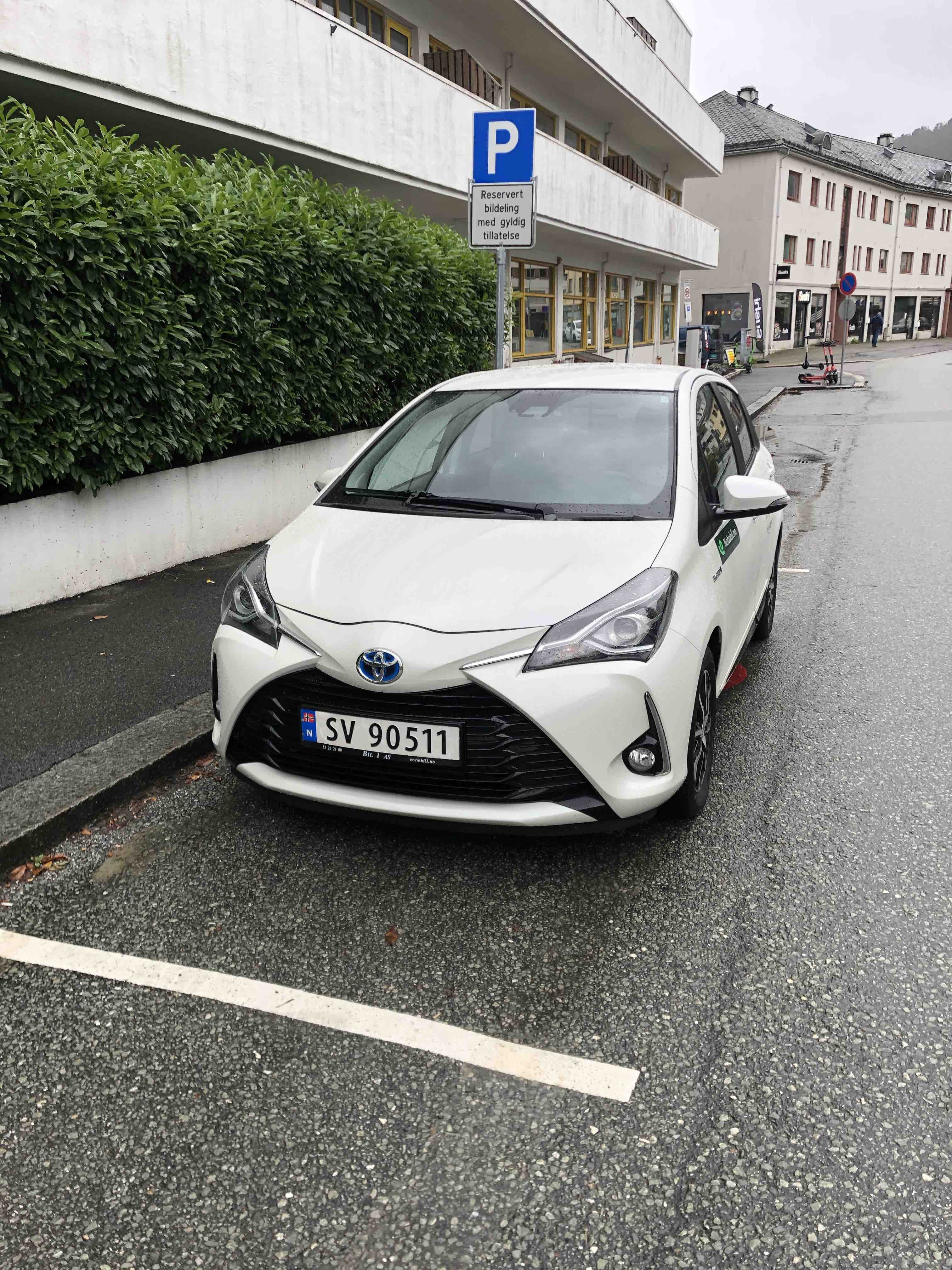 Toyota Yaris Hybrid Bensin 5 seter Automat