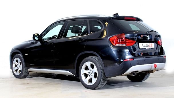BMW X1 med Lydinngang