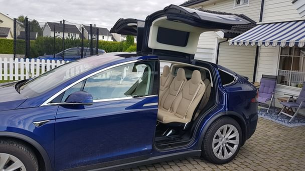 Tesla Model X med Cruisekontroll
