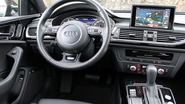 Audi A6 Allroad Quattro med Lydinngang