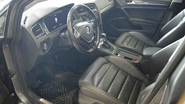 Volkswagen Golf Kombi med Vinterdekk