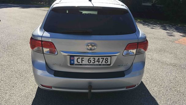 Toyota Avensis Verso med Lydinngang