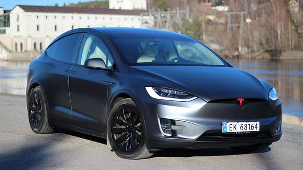 Tesla Model X med GPS