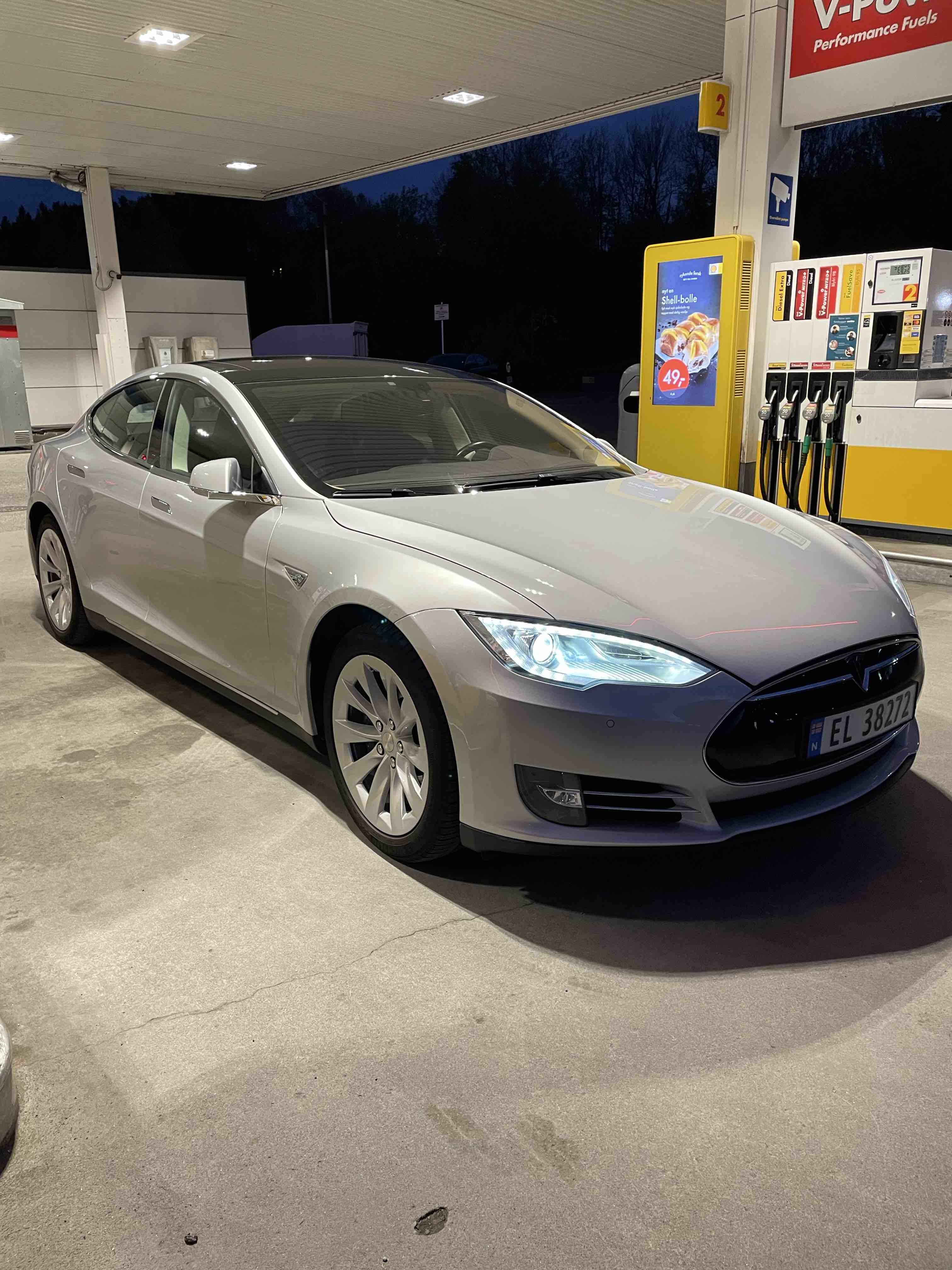 Tesla Model S with GPS
