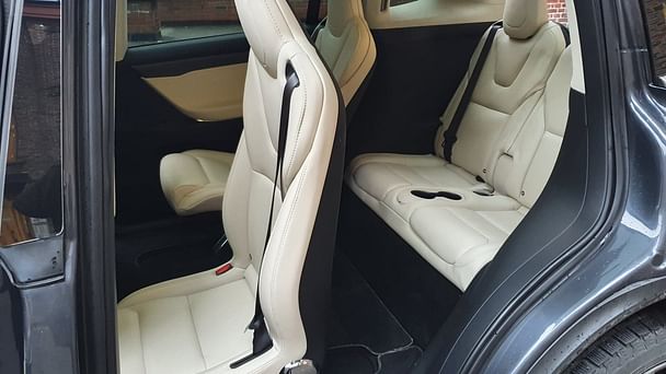 Tesla Model X med Vinterdekk