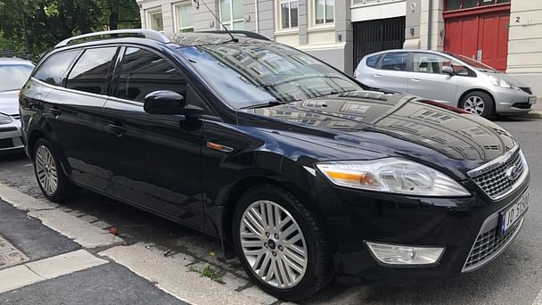 Ford Mondeo SW med Lydinngang