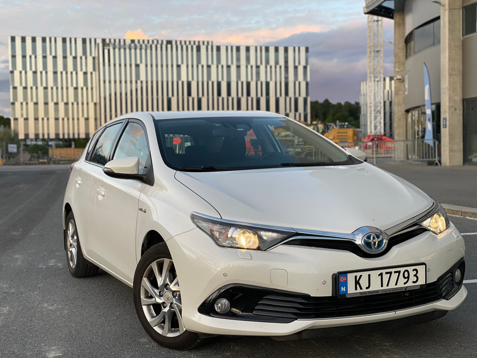 Toyota Auris 1,8 Hybrid E-CVT Active med Babysete