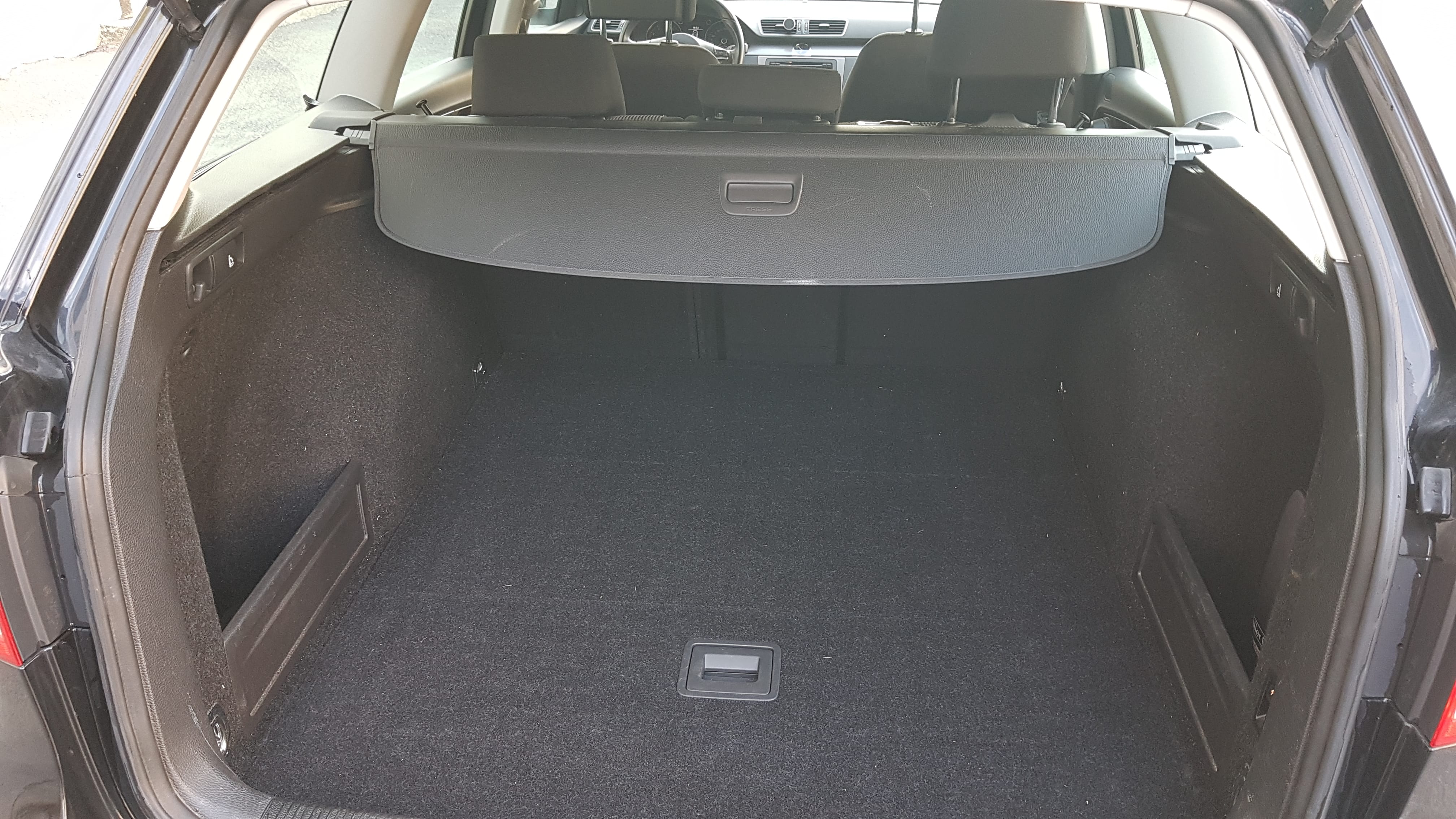 Volkswagen Passat Kombi with Audio / iPod input