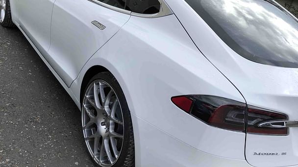 Tesla Model S med GPS